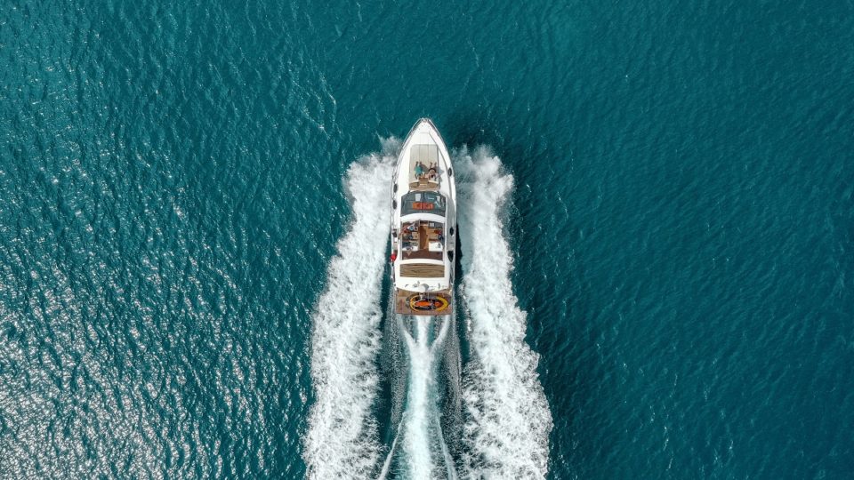 what size motor yacht to sail around the world